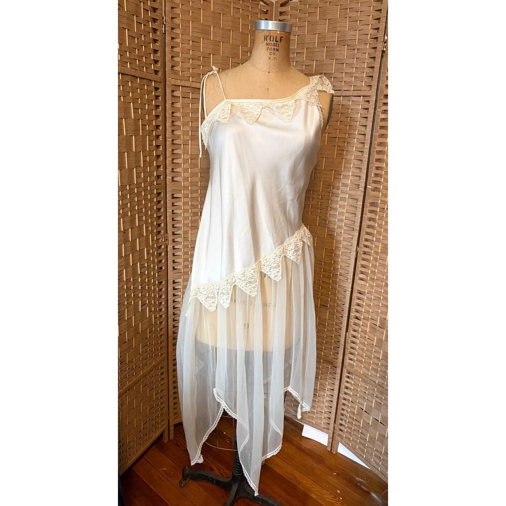 Undercover Wear One Shoulder Part Lace Nightgown, Med, Ivory